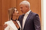 «У нас с мужем первая годовщина свадьбы»: беременная Ольга Орлова в купальнике снялась на яхте