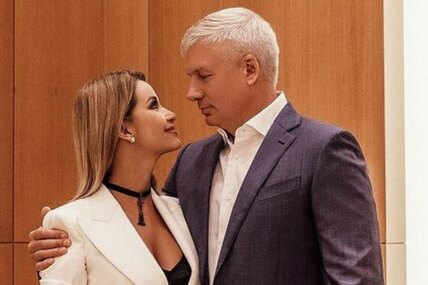 «У нас с мужем первая годовщина свадьбы»: беременная Ольга Орлова в купальнике снялась на яхте