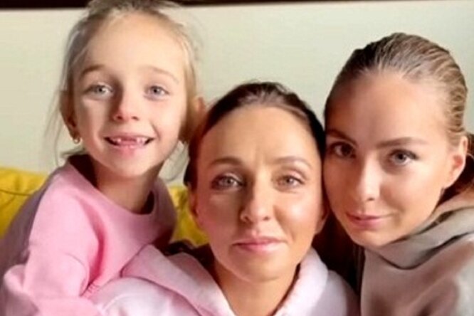 «Люблю!!!»: Татьяна Навка показала нежное видео с дочерьми от разных мужей