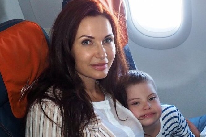 Эвелина Бледанс набросилась с кулаками на женщину, оскорбившую ее ребенка Эвелина Бледанс набросилась с кулаками на женщину, оскорбившую ее ребенка