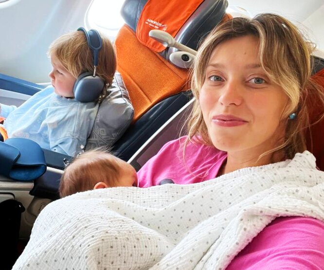 «Мне было обидно видеть осуждающие взгляды»: Регина Тодоренко с сыновьями совершили перелет