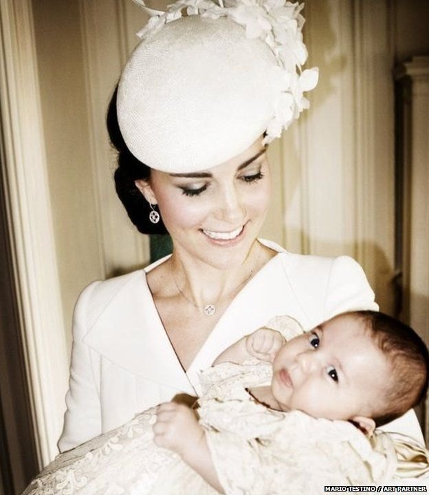 Кейт Миддлтон с малышкой Шарлоттой, которая пока даже не догадывается, что она принцесса