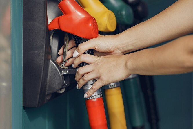How to save gas and refuel less often: basic but effective tips