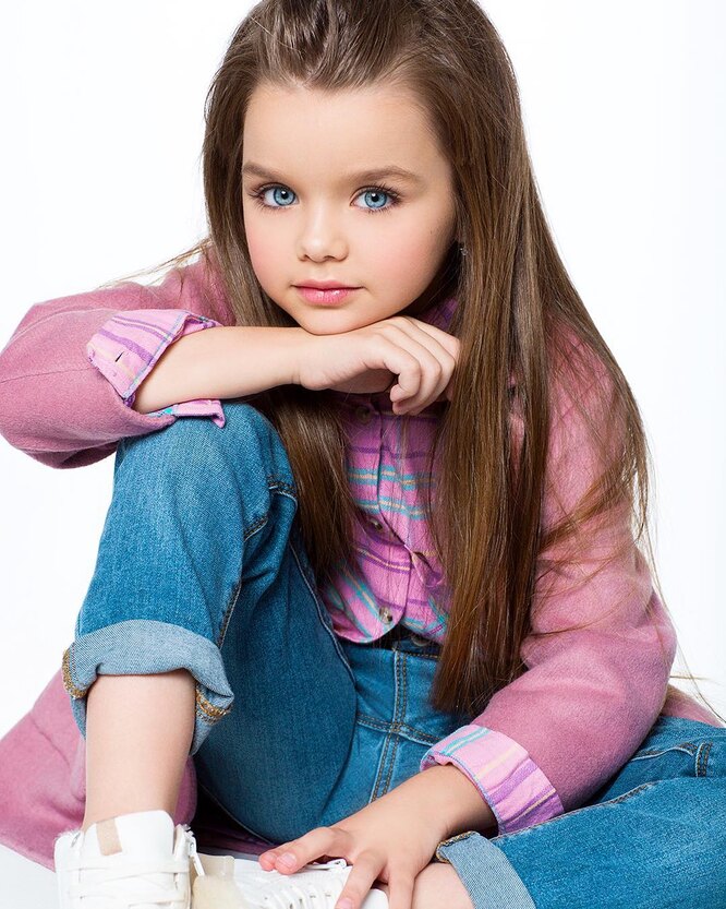 Шестилетнюю россиянку Анастасию Князеву назвали "самой красивой девочк...
