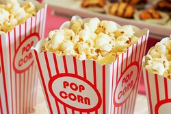 Сюда смотри, а туда не смотри: сериальные новинки с Сашей Новиковым