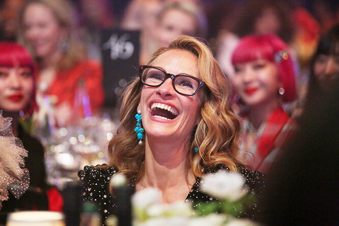 Nowhere to go!  Roberts, Jolie and other stars who smile from ear to ear