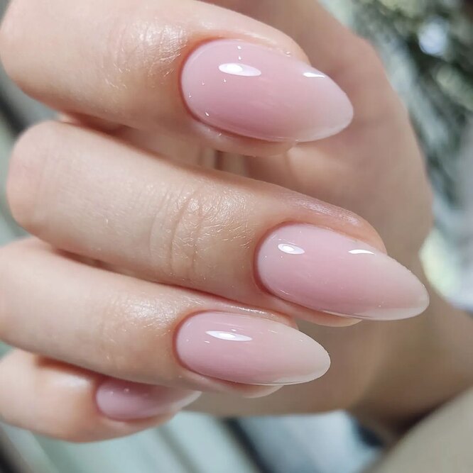 Beautiful manicure at any age: 5 shades of varnish that dress mature hands Beautiful manicure at any age: 5 shades of varnish that dress mature hands