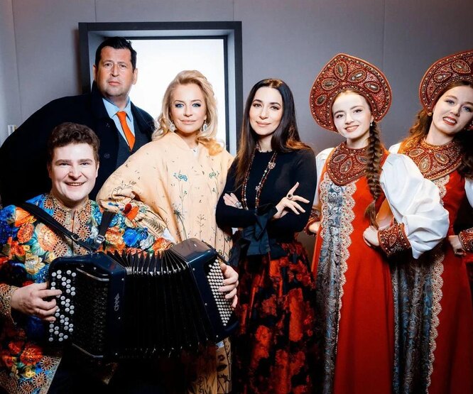 Виктория Шелягова разрешила масленицу в «ДОМЕ ФАРФОРА»