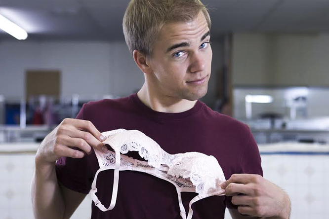 8 вопросов о женской груди, которые мучают любопытного парня