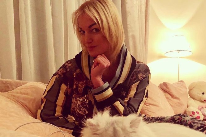 Анастасия Волочкова пострадала от неудачного наращивания волос