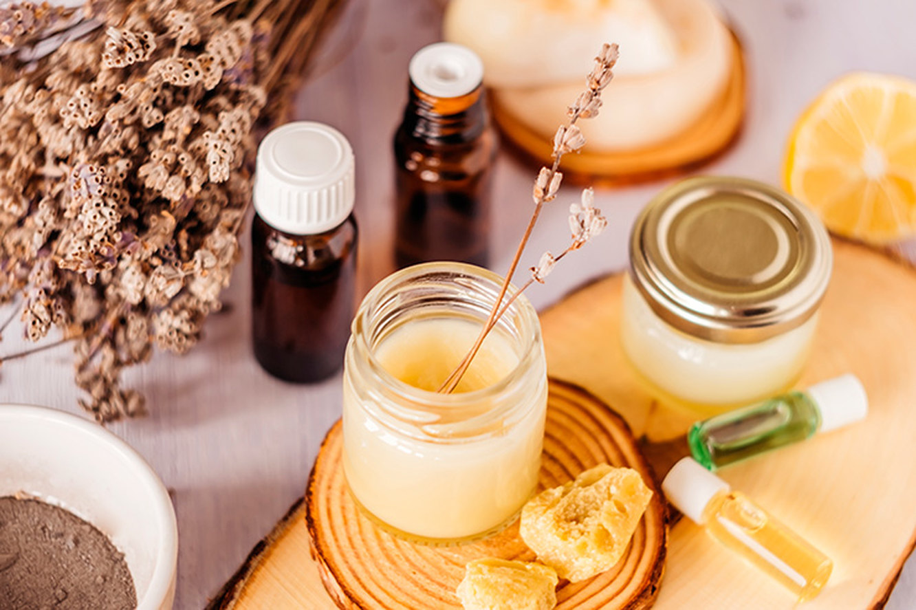 натуральные масла. баттер боди авокадо. натуральные косметические масла. натуральные косметические средства. какао масло.