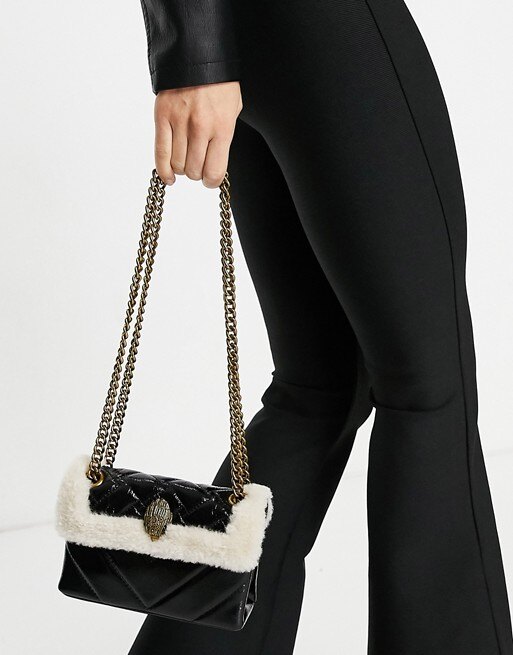 Черная сумка через плечо с отделкой из искусственного меха, Kurt Geiger London Kensington, 12290 руб.
