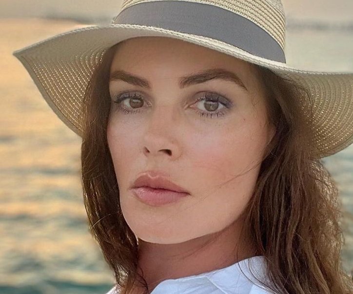 Меня завязали в узел: Екатерина Андреева приняла причудливую позу в воздухе