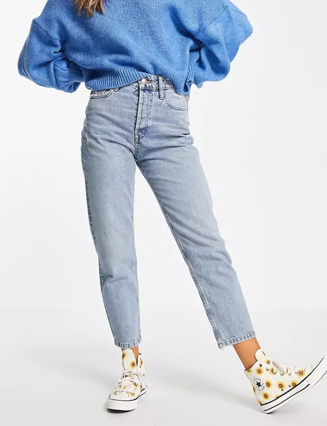 Укороченные голубые джинсы Pull&Bear, 2590 руб.