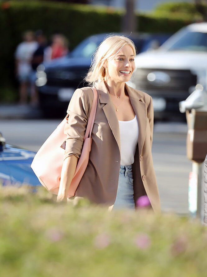 For a summer interview – only such a happy jacket!  Verified by Margot Robbie