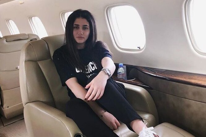 17-летняя дочь бизнесмена Ирина Чигиринская ужаснулась людям в рейсовом самолете