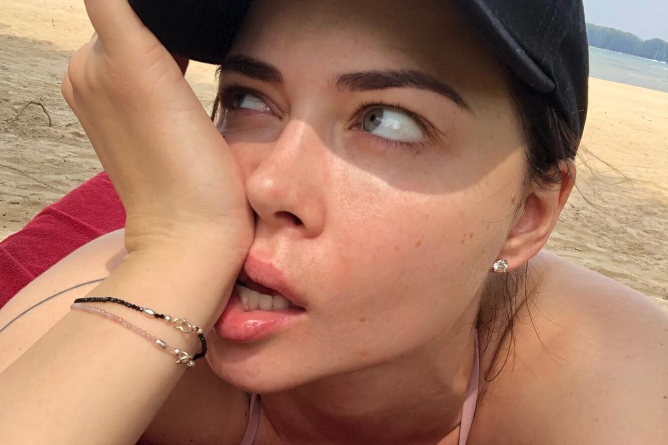 Настасья самбурская фото. Самбурская конченый ремикс. Самбурская конченый ремикс. Самбурская универ. Настасья самбурская в юбке.