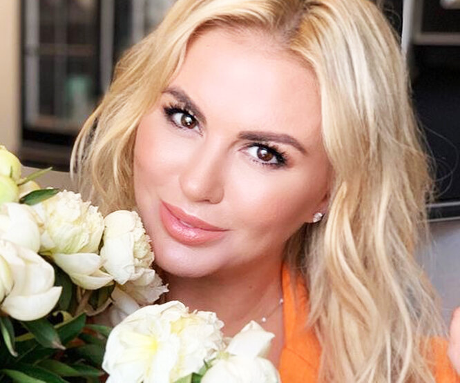 «Я увеличила губы?!»: Анна Семенович показала, как выглядела в 17-летнем возрасте