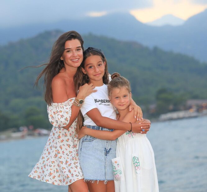 Ксения Бородина с дочерьми