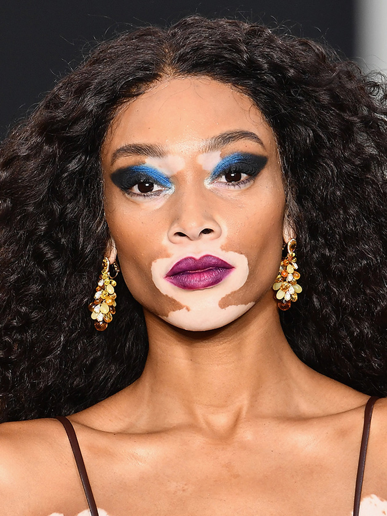 чудеса макияжа. необычная красота людей. макияж до и после. самые красивые негры женщины. девушка которая хотела быть похожа на анджелину джоли.