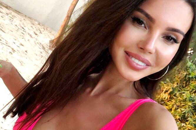 «У меня есть живот!»: беременная Оксана Самойлова снялась в сексуальном бикини «У меня есть живот!»: беременная Оксана Самойлова снялась в сексуальном бикини