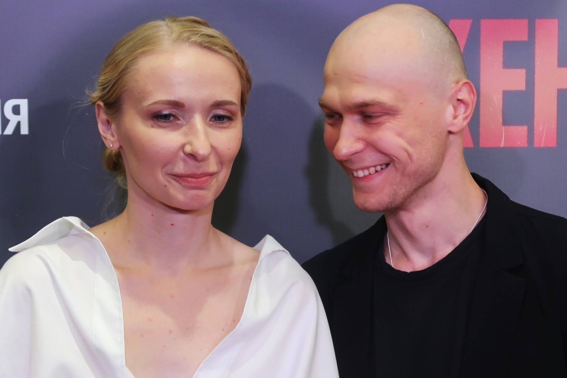 Жена Юры Борисова отреагировала на фейковую рекламу банка спермы с его лицом в Калифорнии, показав фото с дочерьми