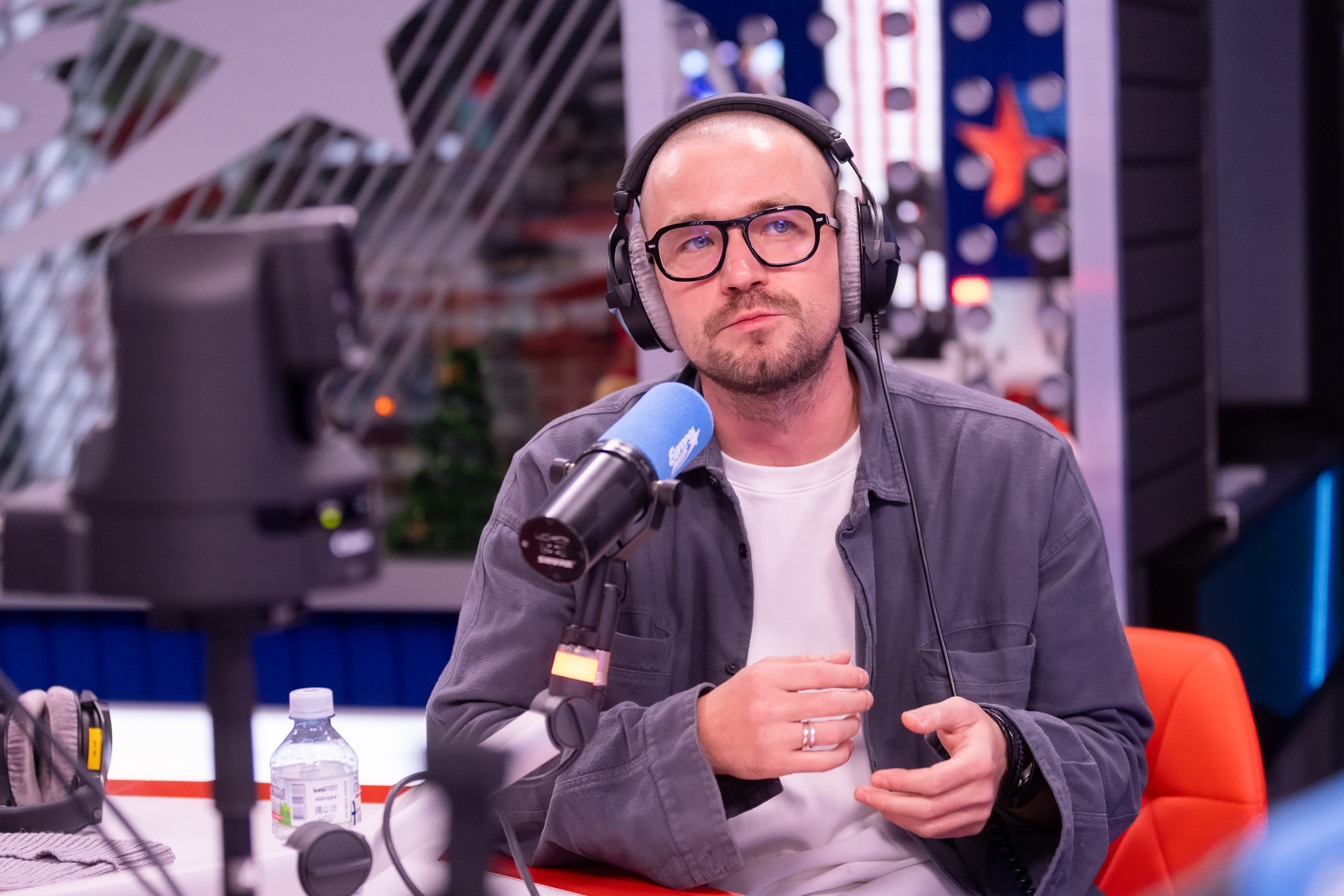«О театре даже не думал»: Александр Петров о поэзии, судьбоносной травме и инопланетянах