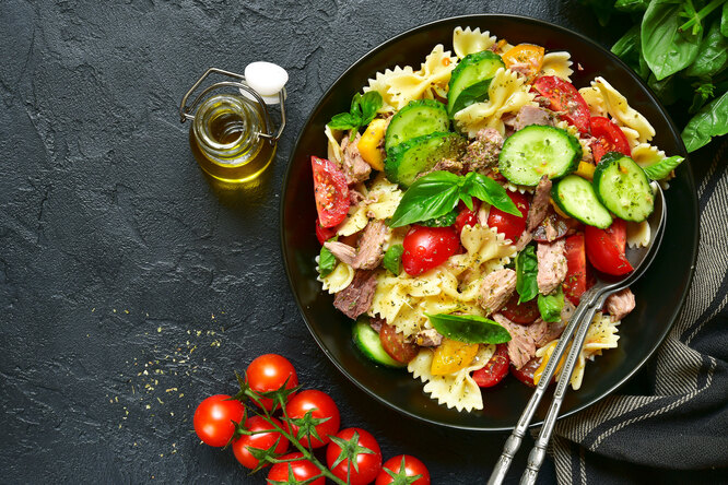 Cold vegetable pasta: a healthy breakfast recipe that saves heat