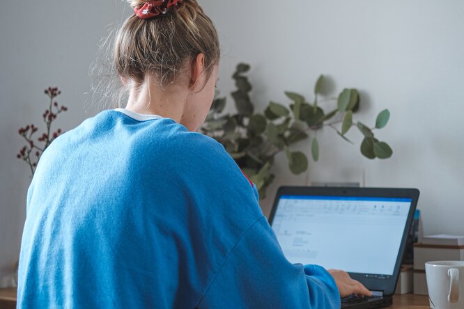 These stretches will save those who sit all day – an expert shows how to do them