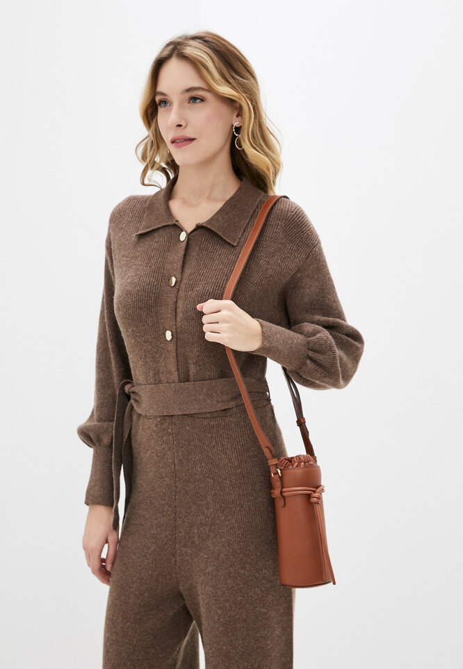Кросс-боди в форме бочонка, Mango, 2499 руб.