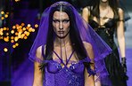 «Грудь на виду!»: самая красивая женщина сменила три дерзких наряда в Милане
