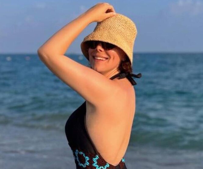 «Я никогда не была худой»: молодая жена Петросяна показала фигуру в купальнике на пляже в Турции