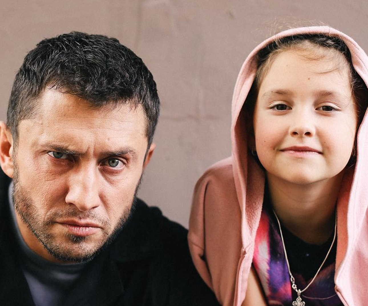 Мою дочь невозможно испугать: Павел Прилучный взял 6-летнюю Мию на работу