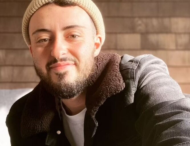 The woman changed her gender to male, then changed her mind and returned almost everything