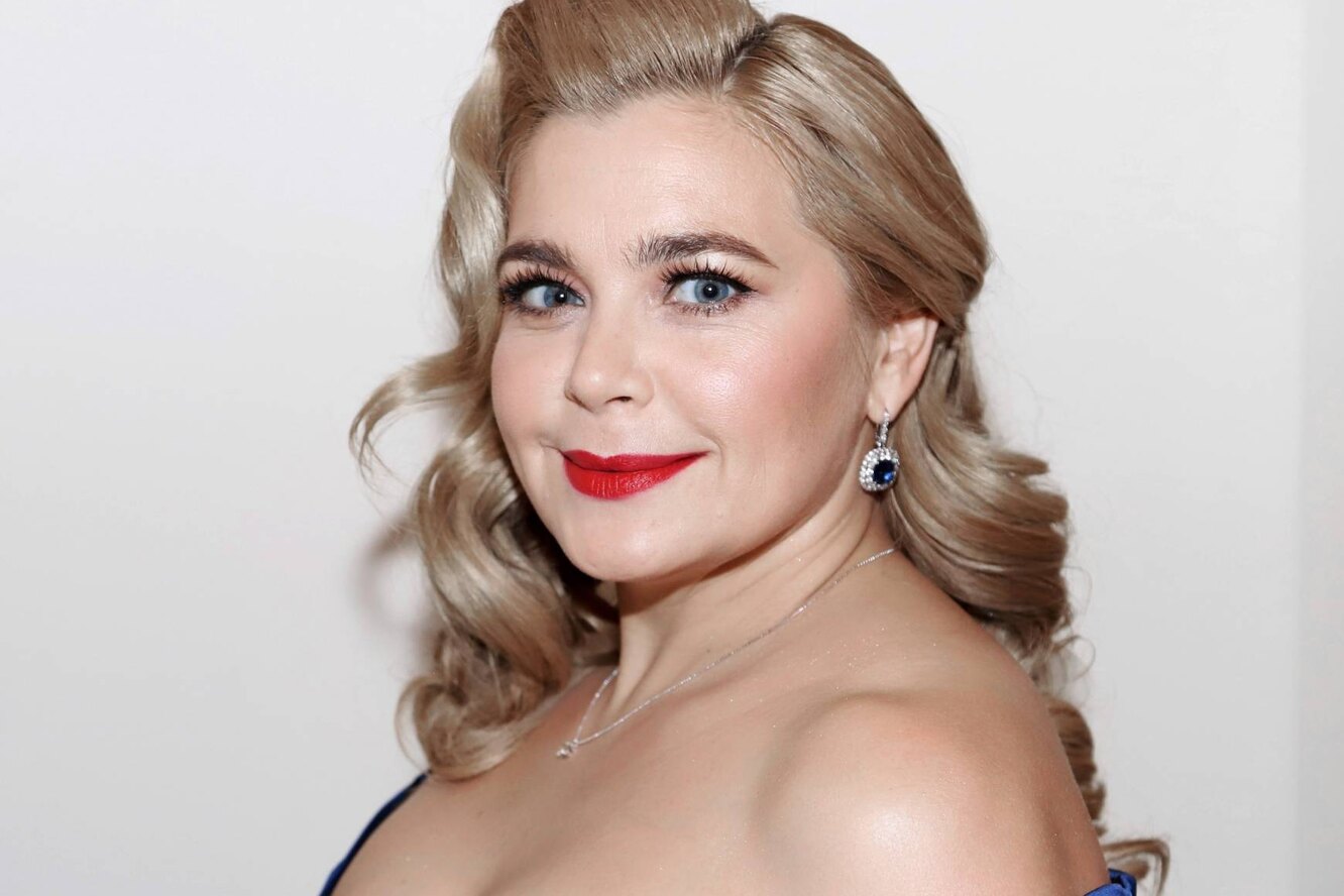 «Свободная грудь – мечта девушек на пляже!»: Ирина Пегова снялась без ...