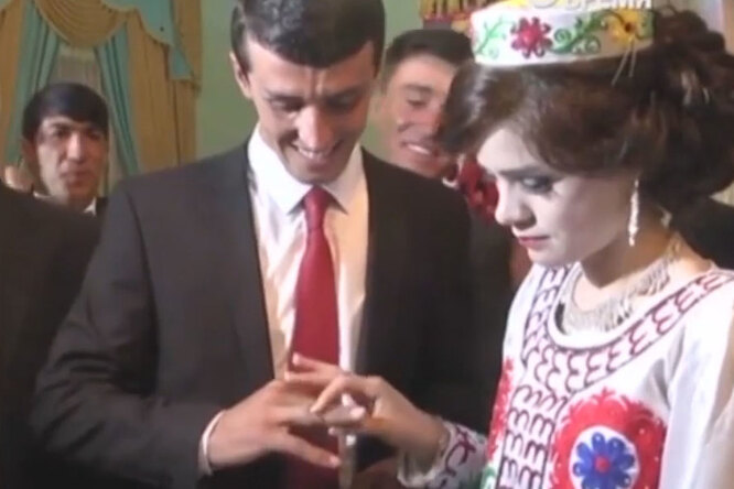 В Таджикистане девушку выдали замуж за незнакомца по приказу президента