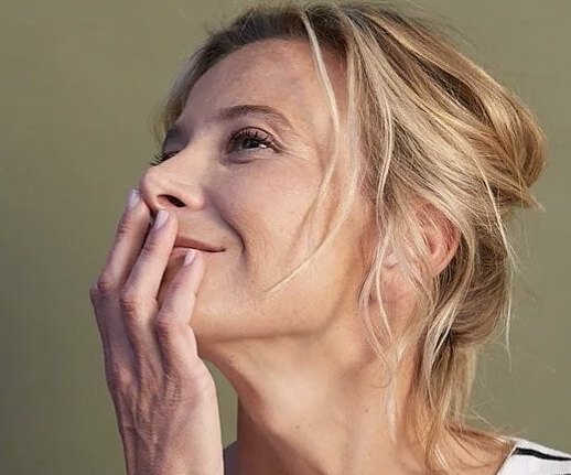 Сын стал брутальным юношей: Юлия Высоцкая показала Петра, который уже выше нее