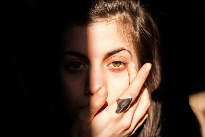 Что делать, если сперма попала в глаз