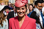 «Правая рука королевы»: Кейт Миддлтон в коралловом платье заменила Елизавету II