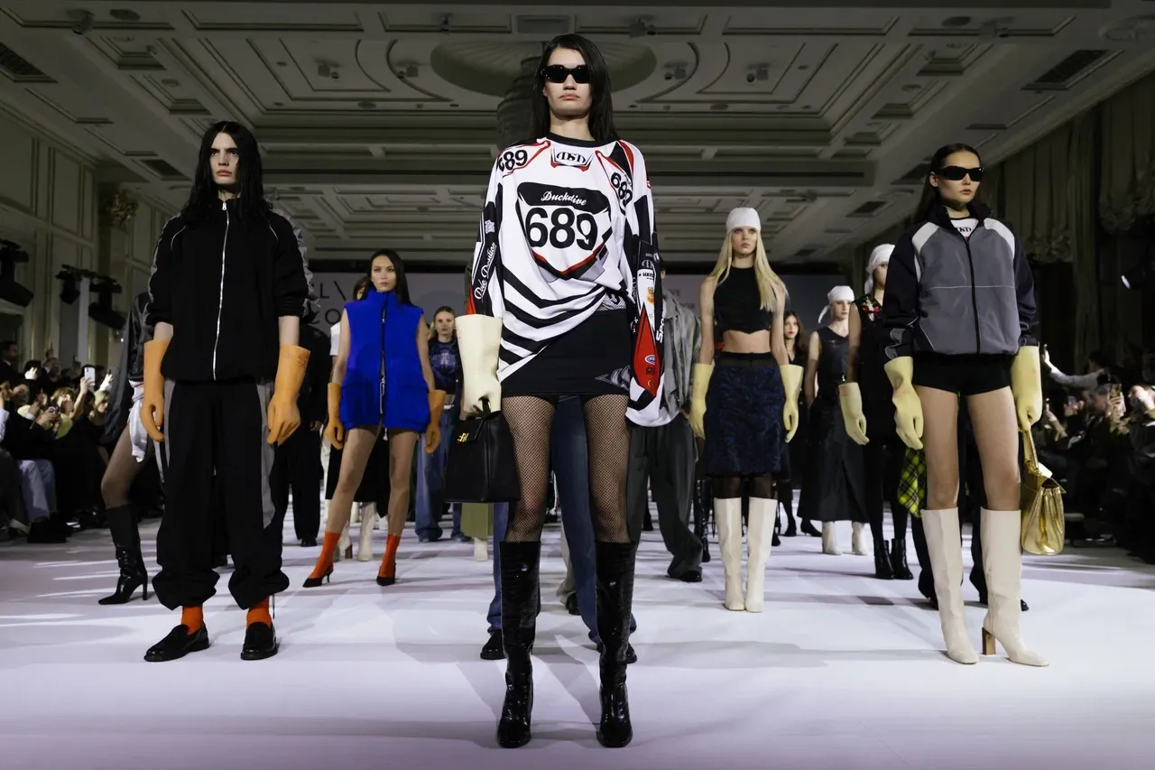 Ольга Карпуть,Юлия Рубан и Миша и Китти на Seoul Fashion Show