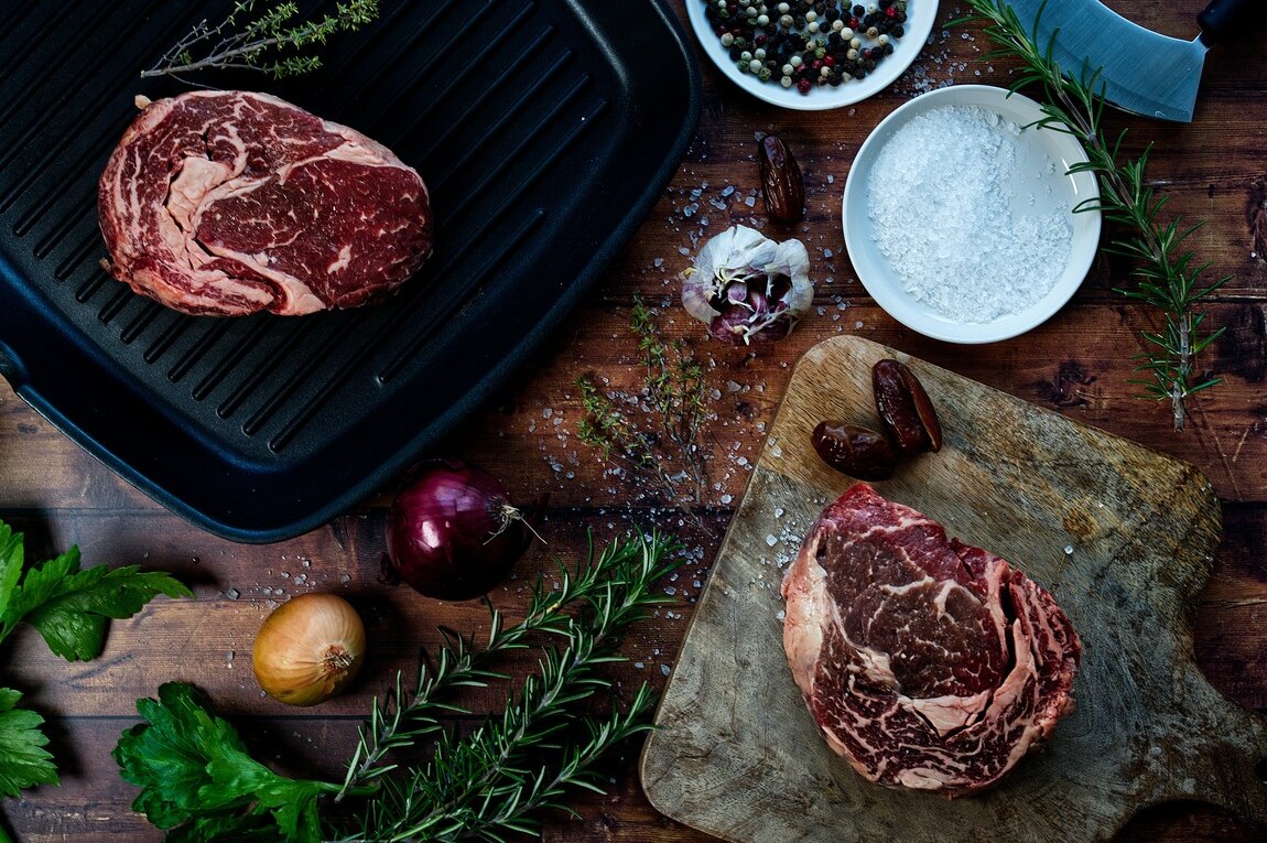 Из-за этих 3 любимых продуктов мы стареем быстрее: убирай их из рациона после 40 лет