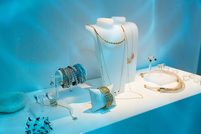 SWAROVSKI представили новую коллекцию украшений и часов «SEA OF SPARKLE».