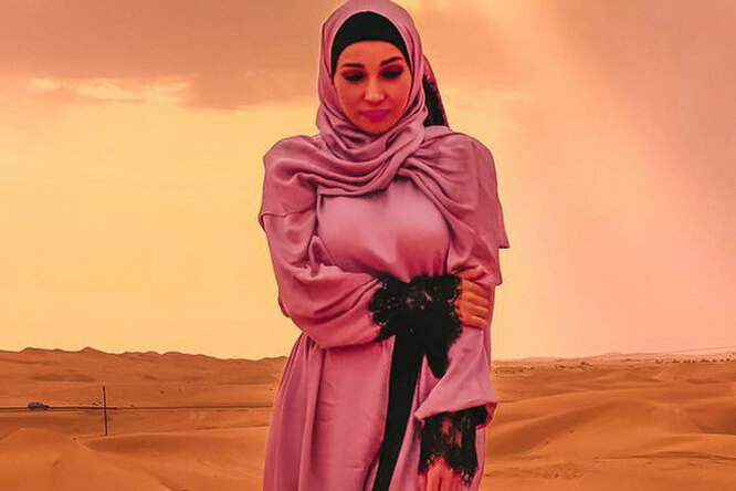 Анфиса Чехова надела в пустыне розовый хиджаб