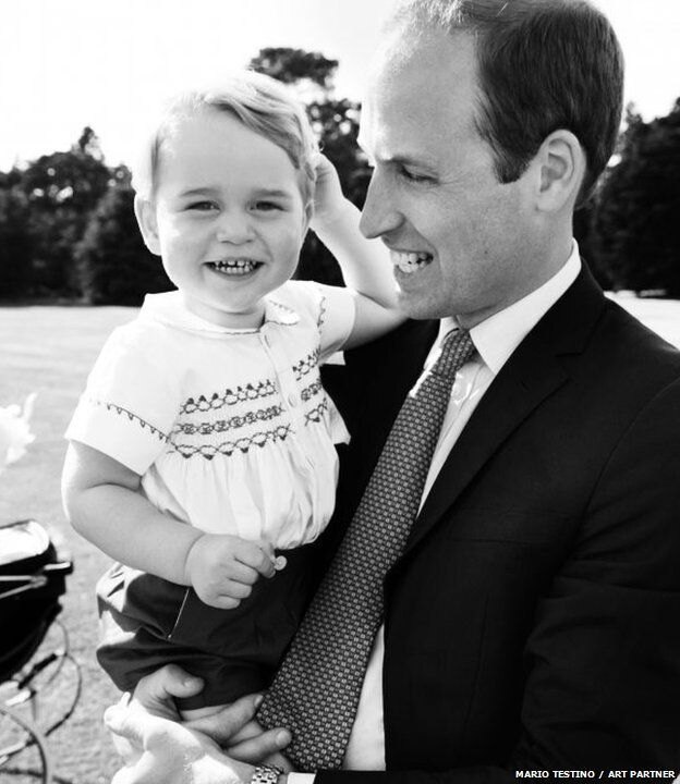 Первый ребенок принца Уильяма и Кейт, принц Джордж, родился 22 июля 2013 года/ Mario Testino