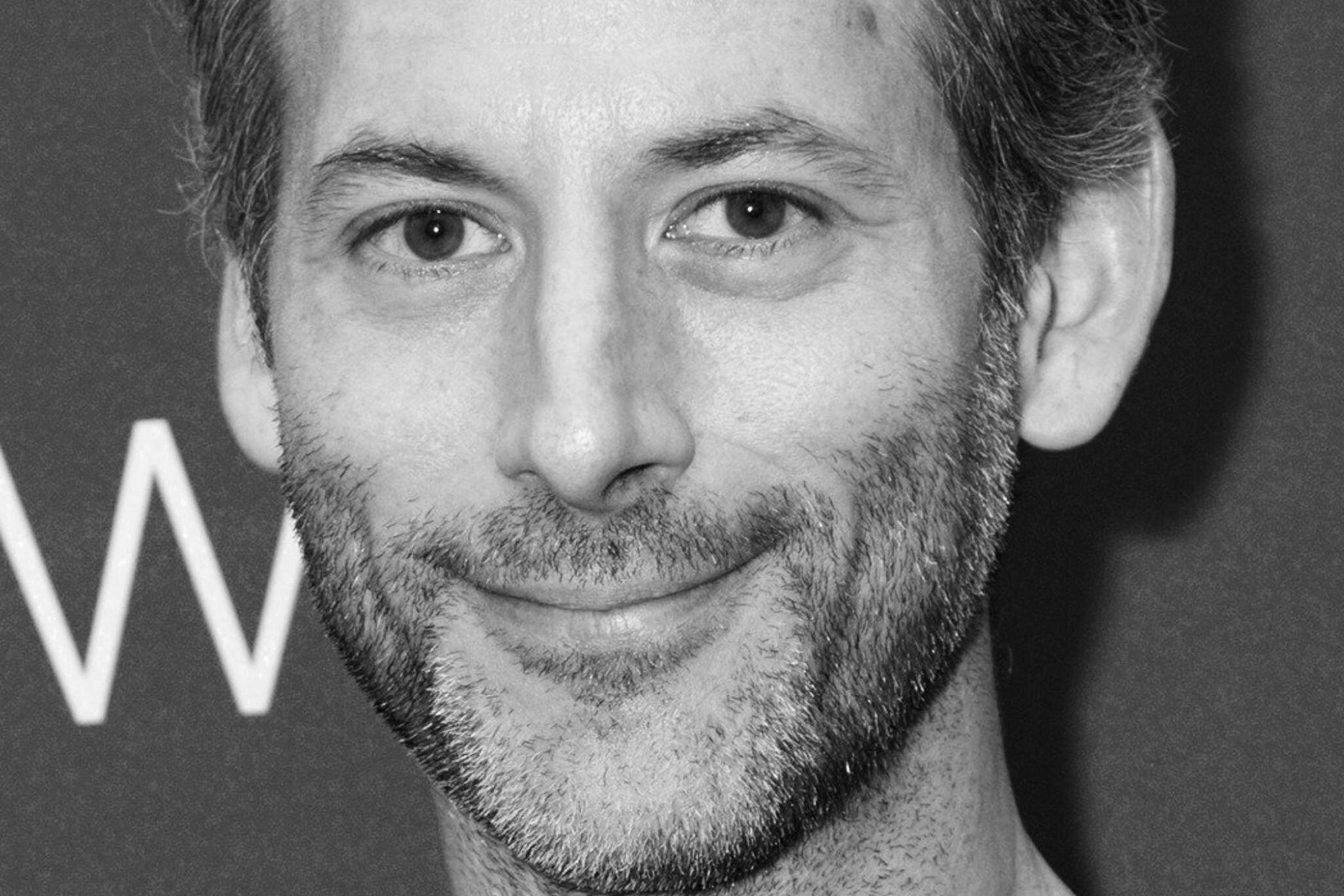 Совершил самоубийство муж звезды сериала «Белый лотос» Обри Плазы, 47-летний режиссер Джефф Баэна