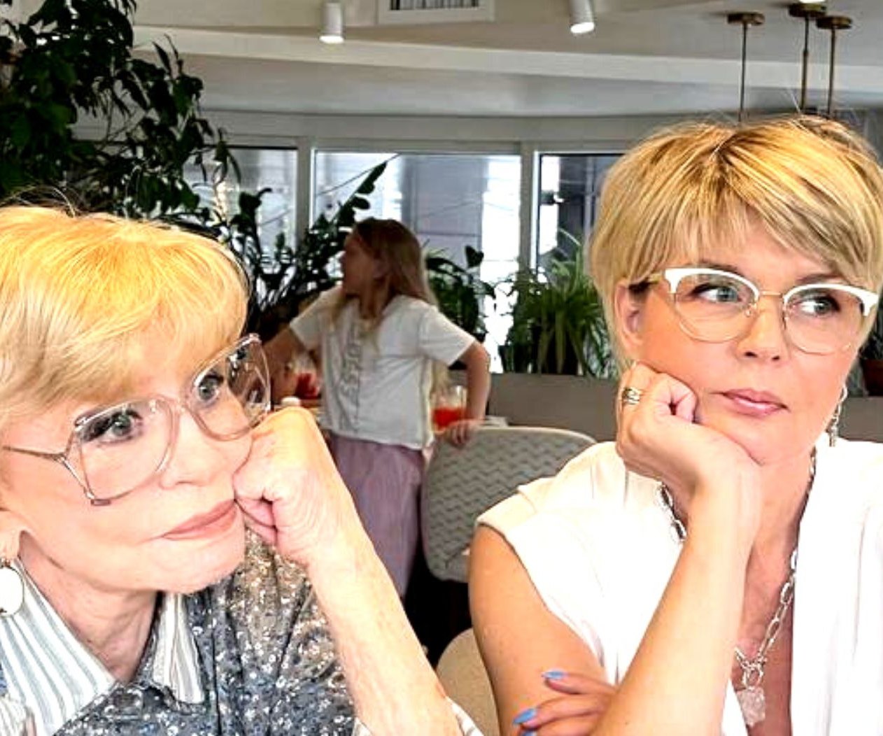 С возрастом в девочках проявляется мама: Юлия Меньшова показала Веру Алентову