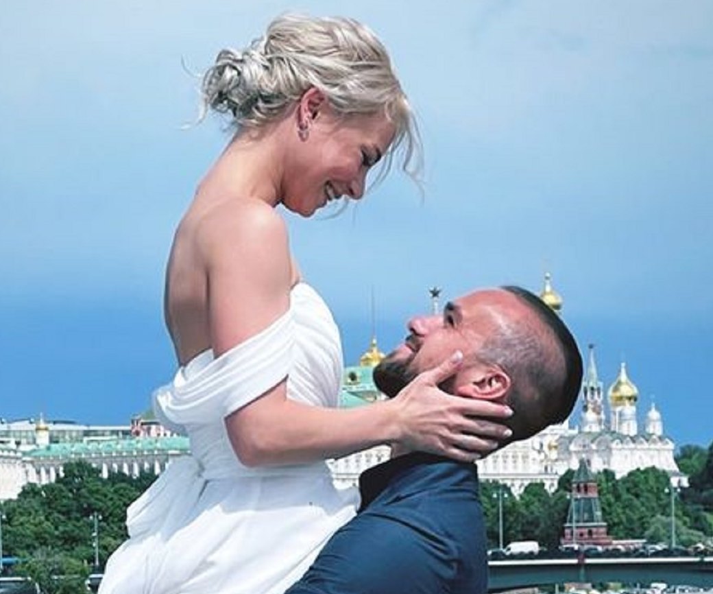 Свадьба у Кремля: фигуристка Евгения Тарасова вышла замуж за Федора Климова