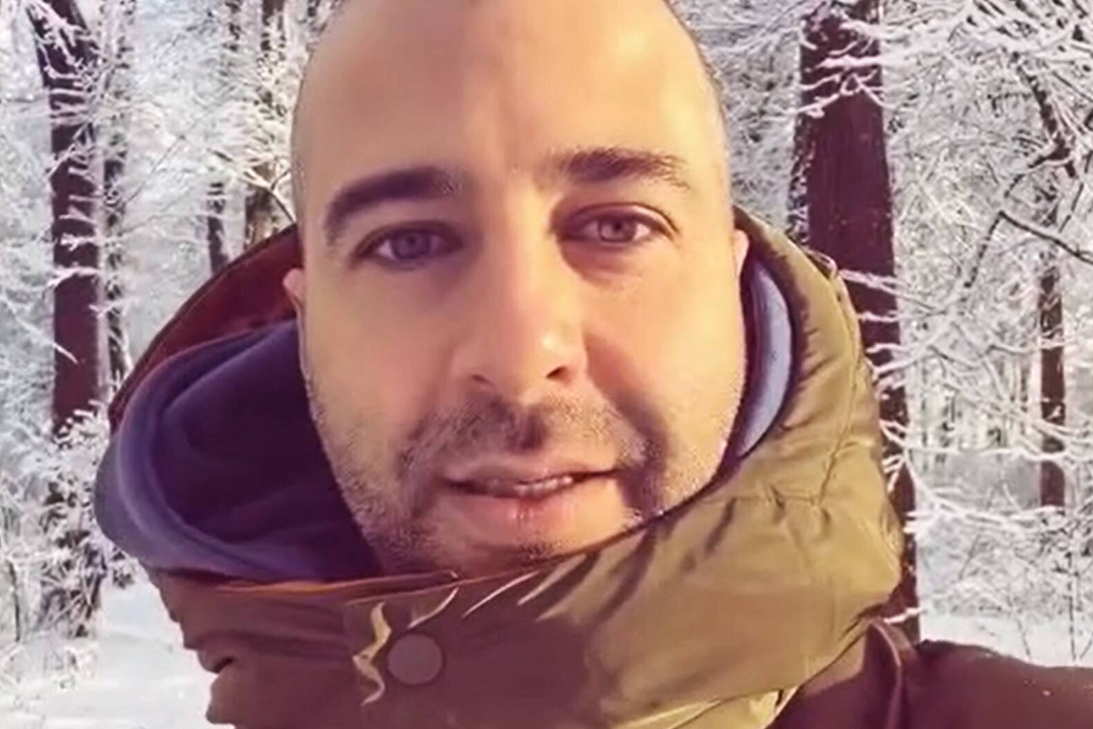 «Я наголо побрился»: Иван Ургант вместе с младшей дочерью поздравил россиян с наступающим 2025 годом