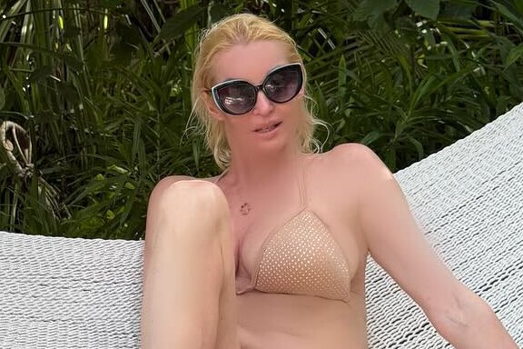 «Я отдыхаю с Ихтиандром»: Анастасия Волочкова подшутила над 26-летним бойфрендом на Мальдивах