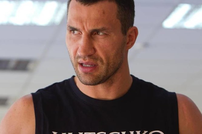 Владимира Кличко и его семью спасли с горящей яхты в Средиземном море Владимира Кличко и его семью спасли с горящей яхты в Средиземном море